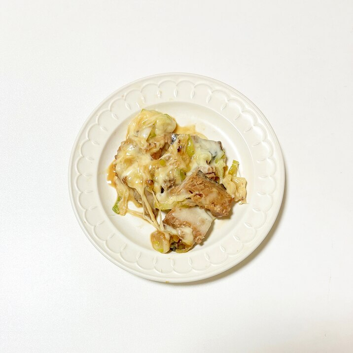 鯖の味噌煮缶でチーズ焼き